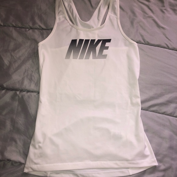 Two Nike Tank Tops - Picture 3 of 6